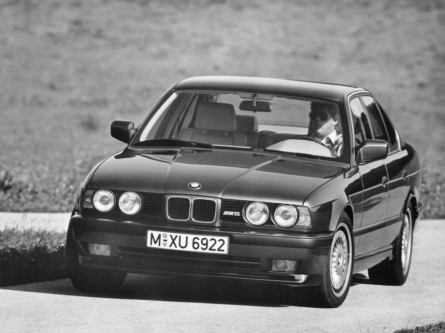  BMW M5 1988 года  (фото 12 из 47)